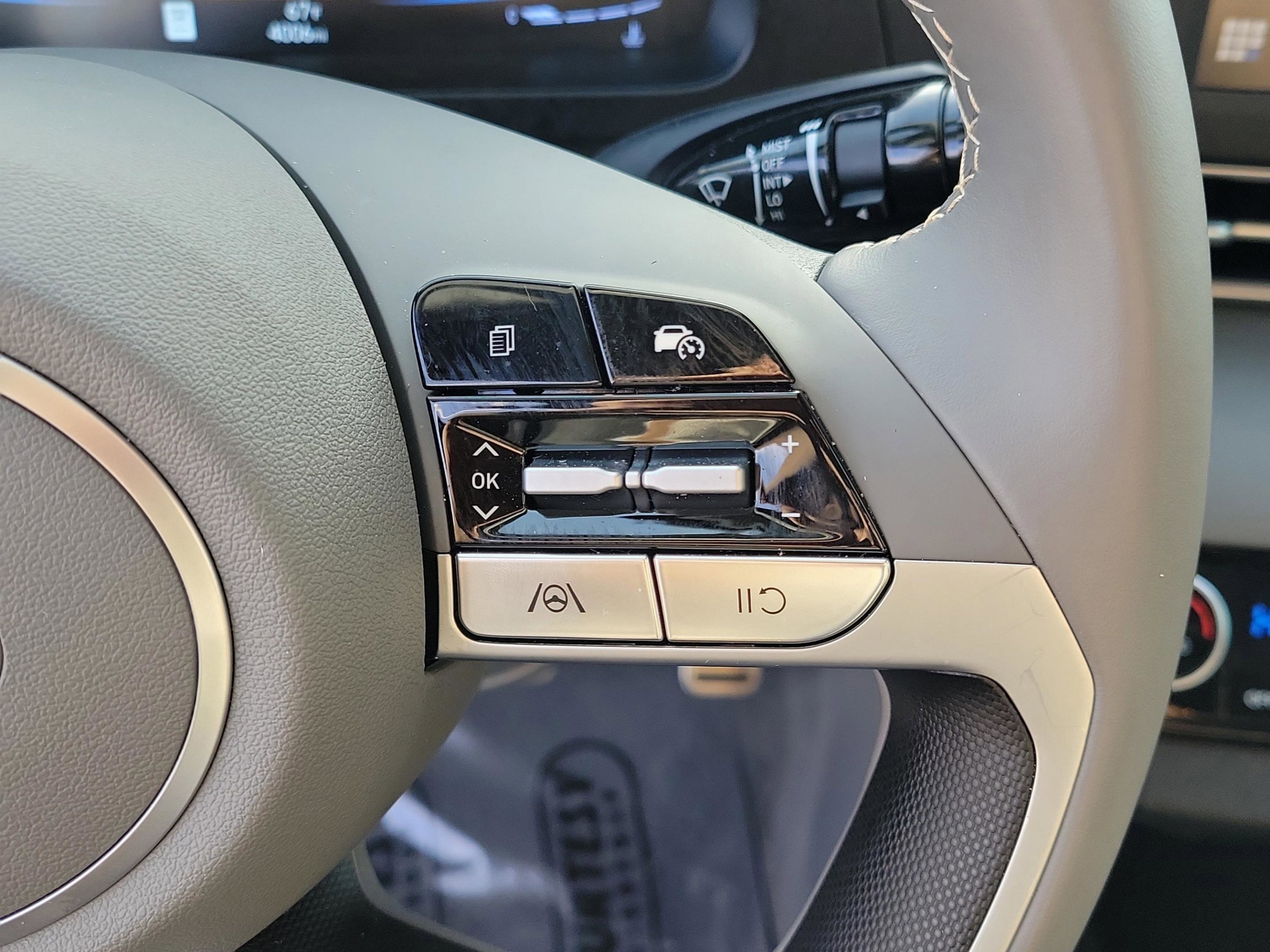 Certified 2025 Hyundai Elantra Sport image 23