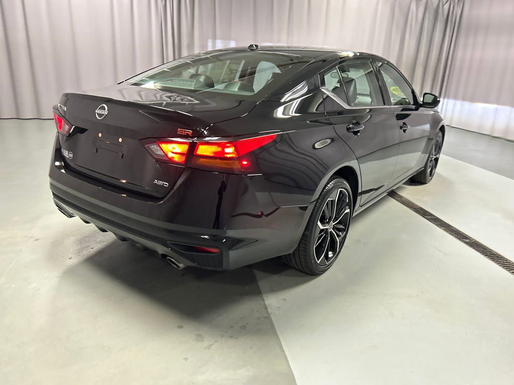 Used 2025 Nissan Altima 2.5 SR AWD/4WD image 7