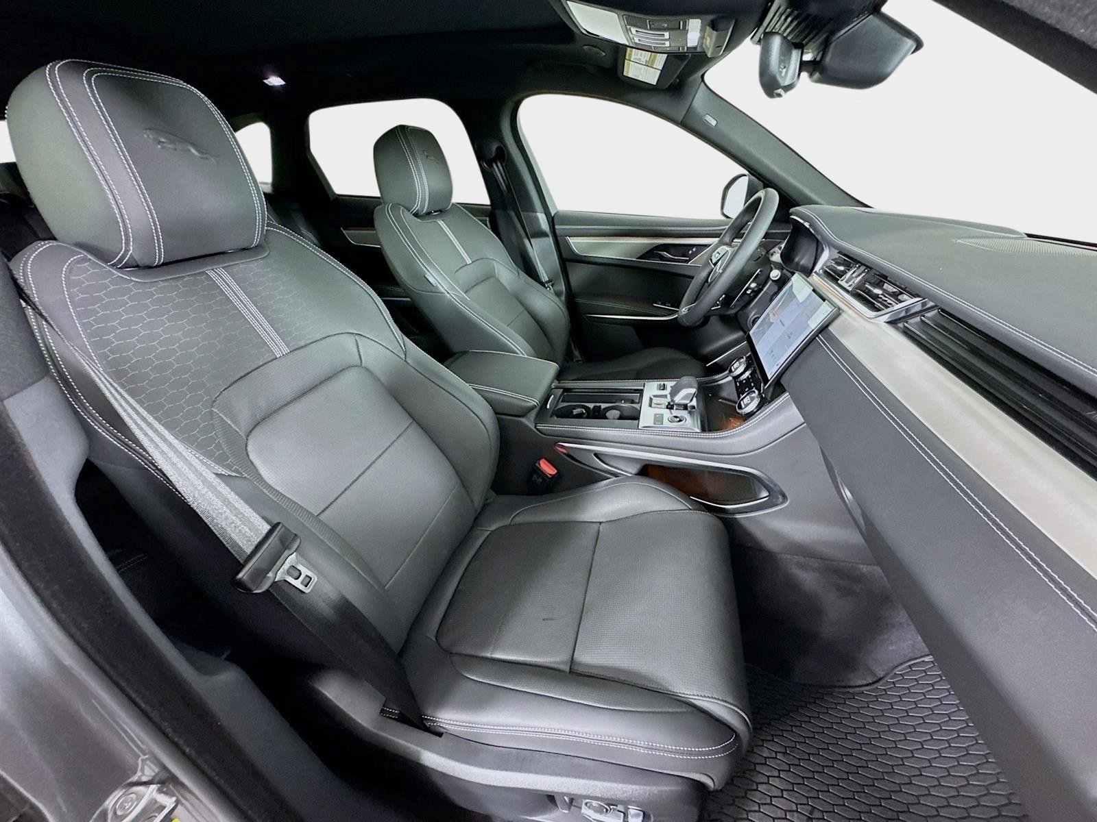 Used 2026 Jaguar F-PACE R-Dynamic S AWD/4WD image 30