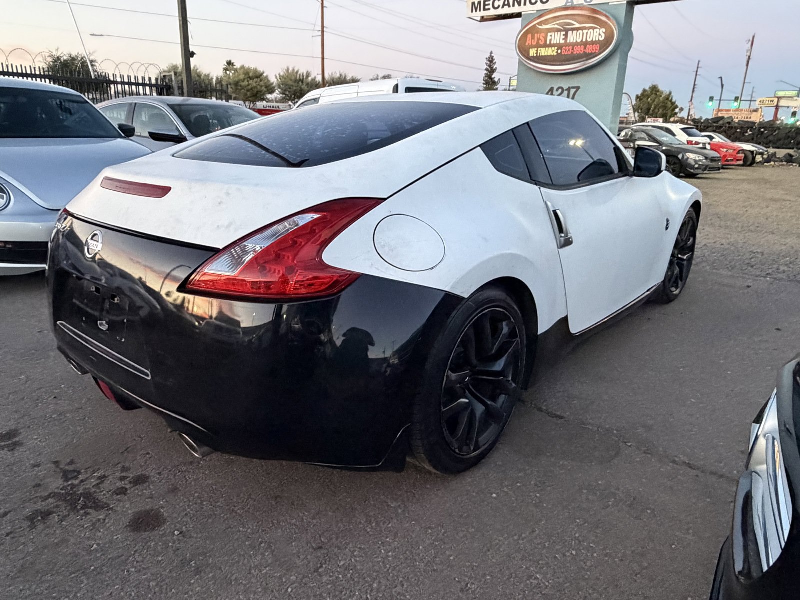 Used 2016 Nissan 370Z Coupe RWD image 4