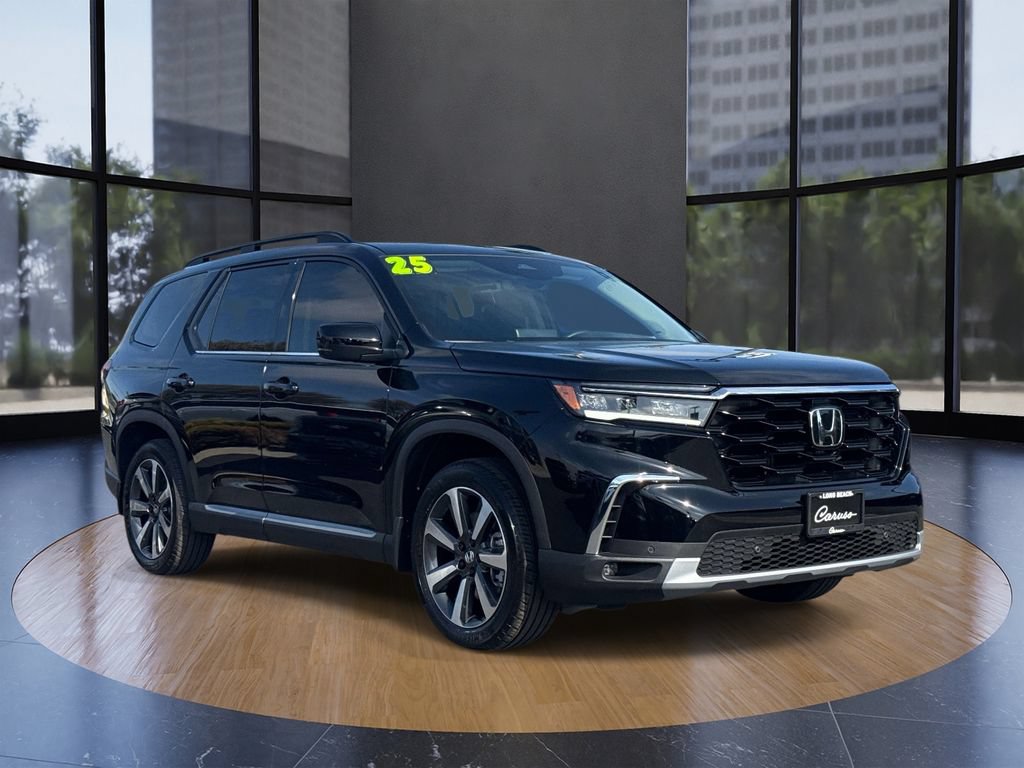 Used 2025 Honda Pilot Touring image 1
