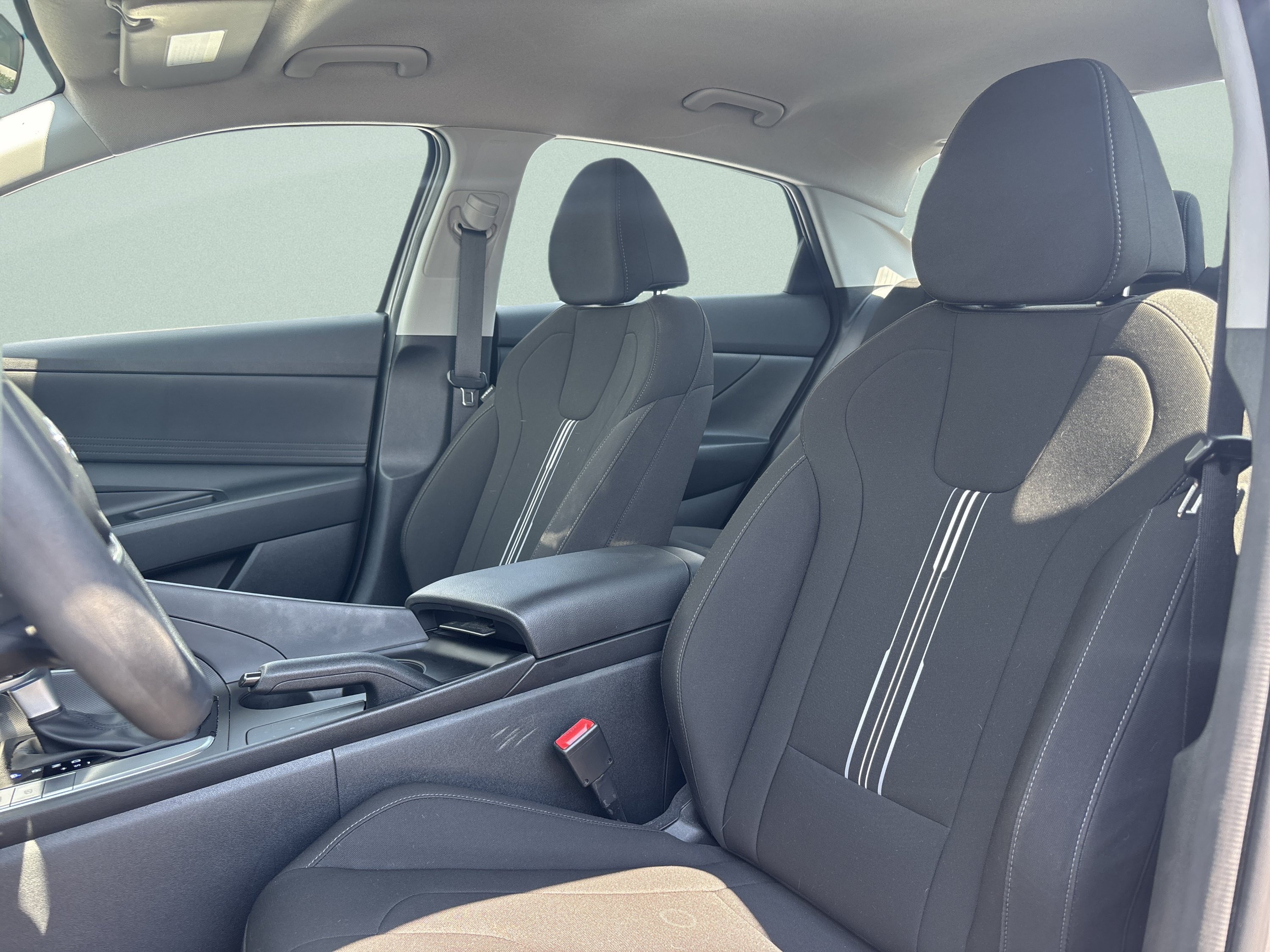 Used 2023 Hyundai Elantra SEL w/ Cargo Package FWD image 11