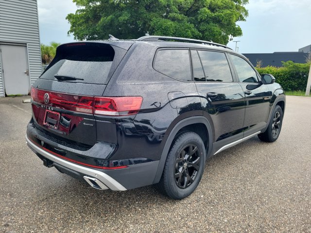 Used 2024 Volkswagen Atlas Peak Edition SE AWD/4WD image 7