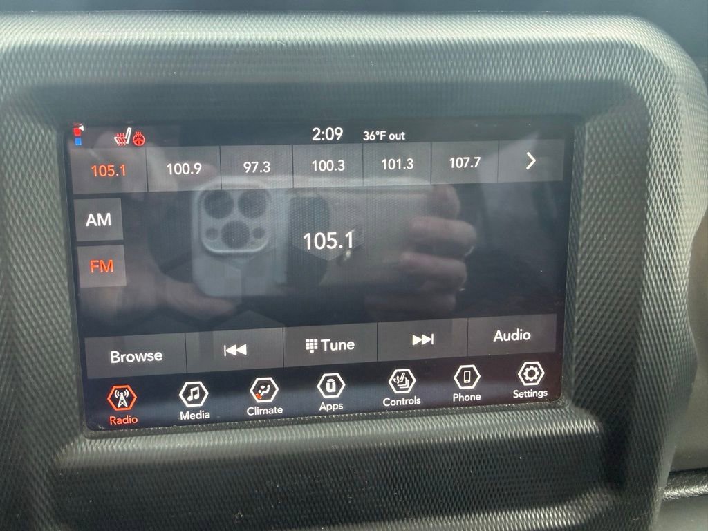 Used 2022 Jeep Gladiator Willys image 19