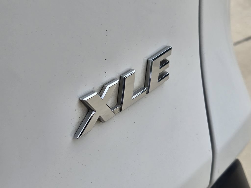 Used 2019 Toyota RAV4 XLE w/ Convenience Package FWD image 16