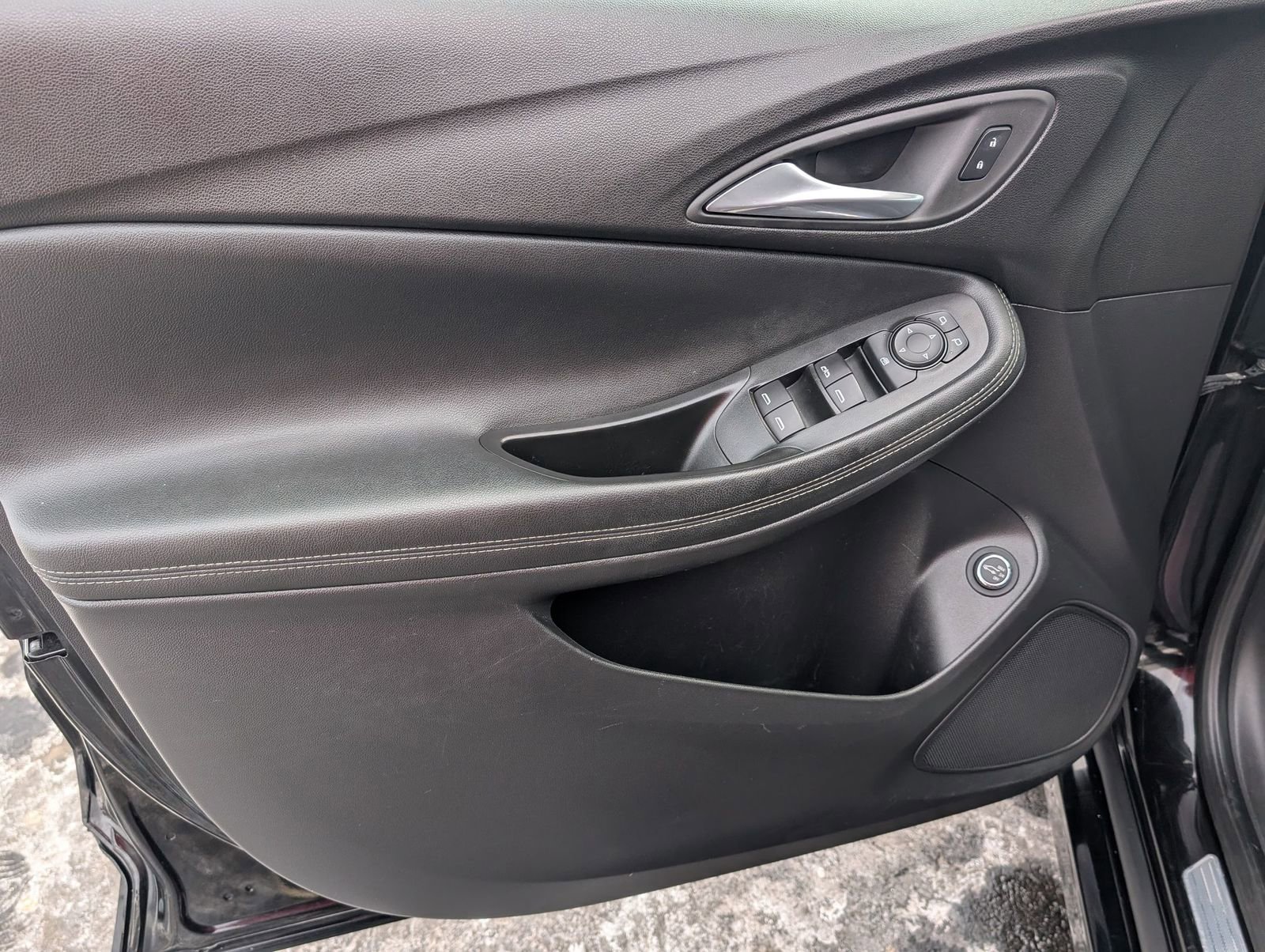 Used 2022 Buick Encore GX Select w/ Sport Touring Package image 6