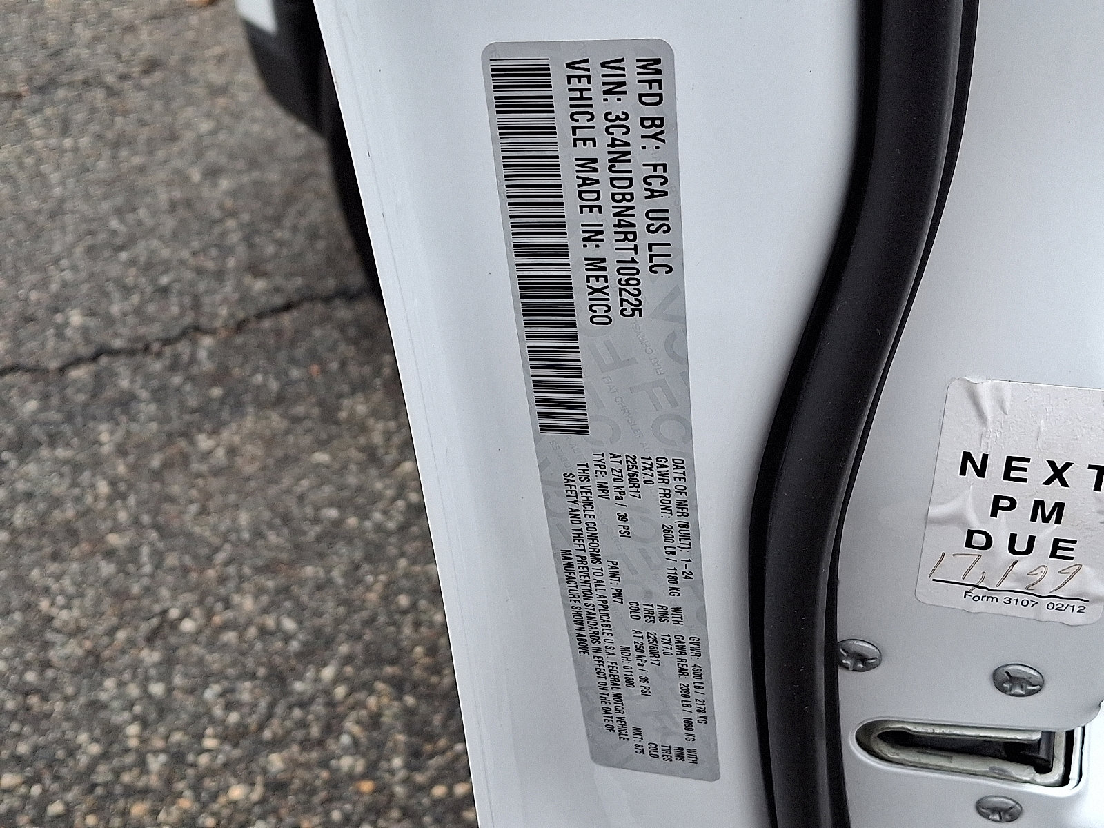 Used 2024 Jeep Compass Latitude image 27