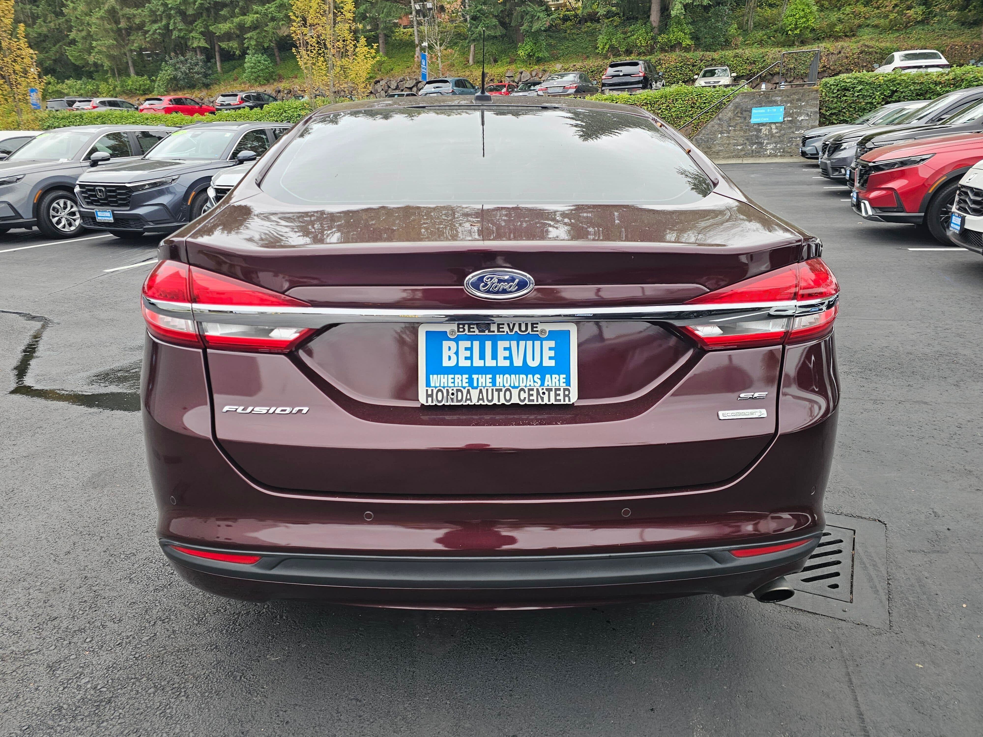 Used 2018 Ford Fusion SE w/ Fusion SE Technology Package FWD image 6