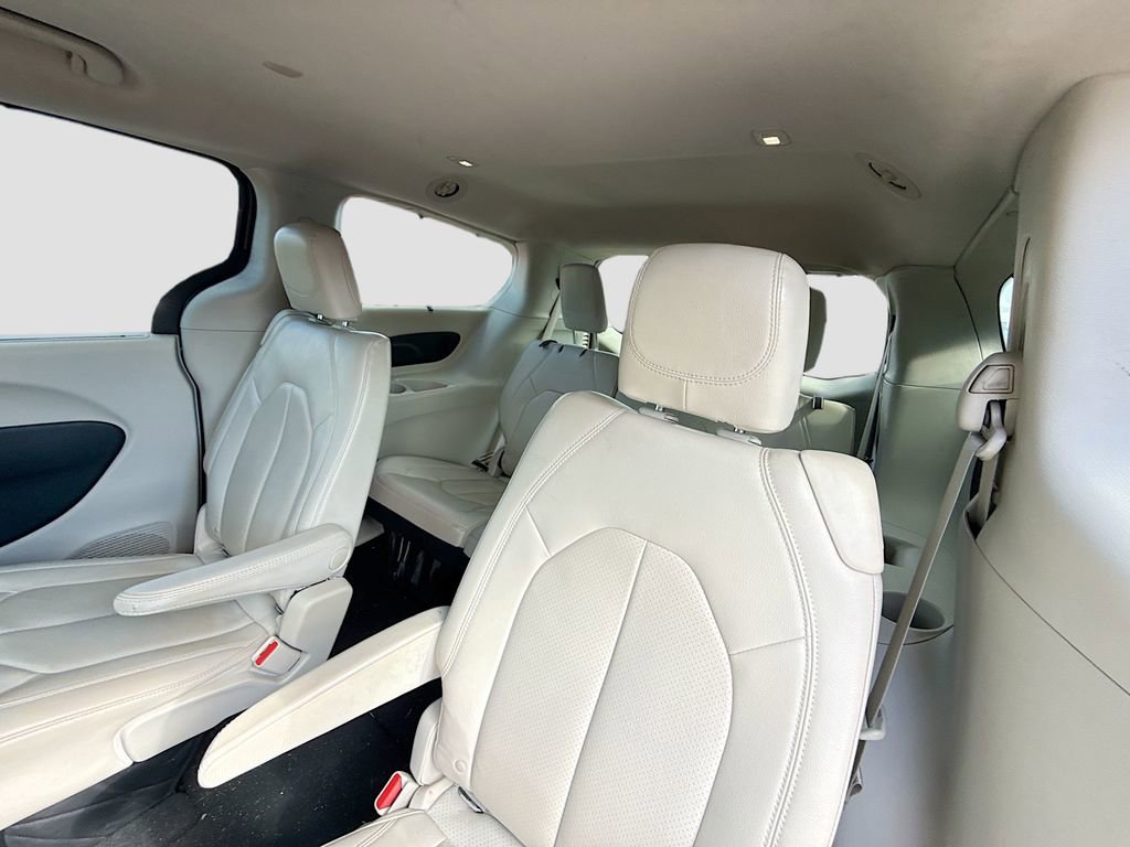 Used 2017 Chrysler Pacifica Touring-L Plus w/ Advanced Safetytec Group FWD image 27