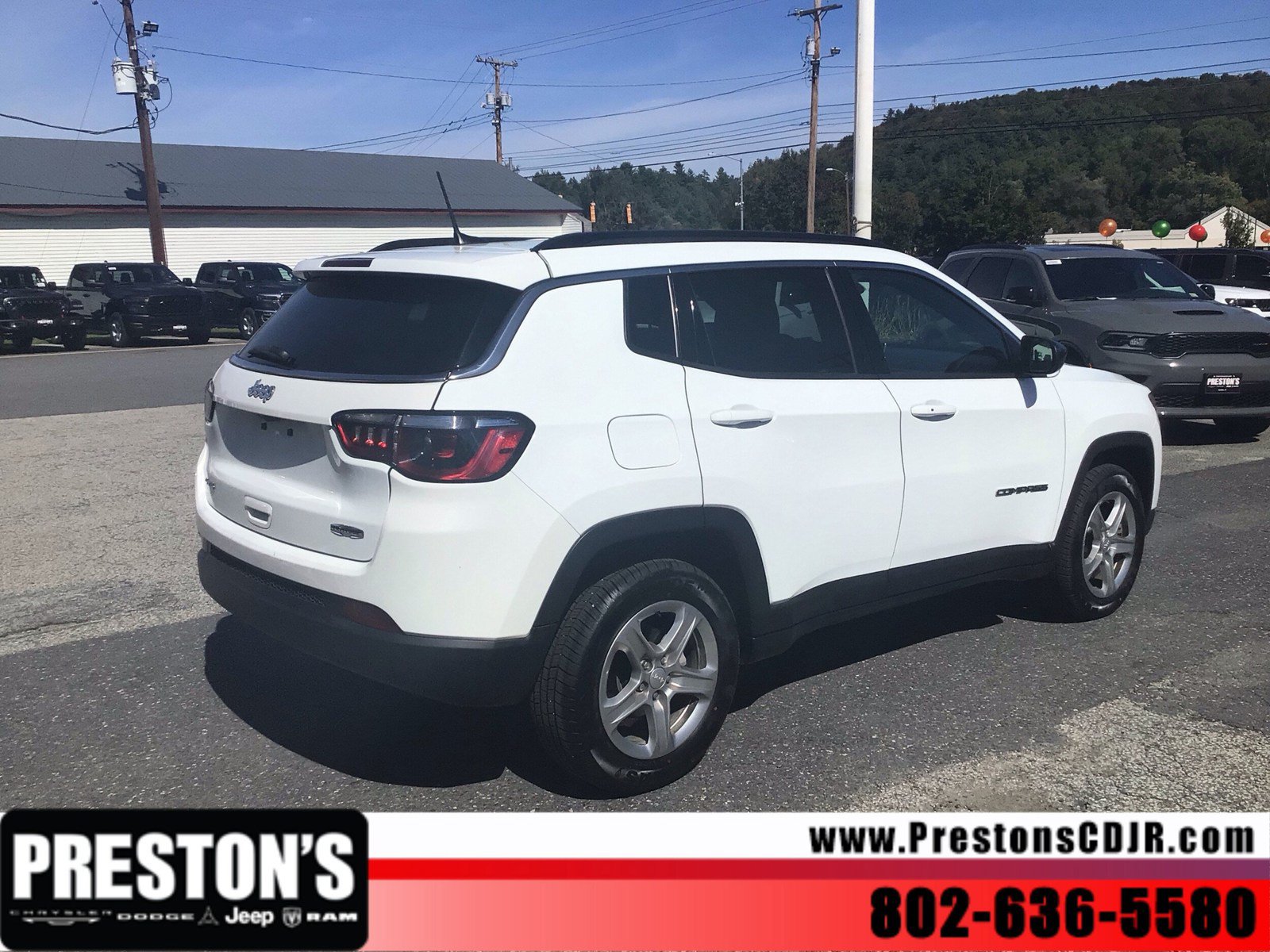 Used 2024 Jeep Compass Latitude AWD/4WD image 6