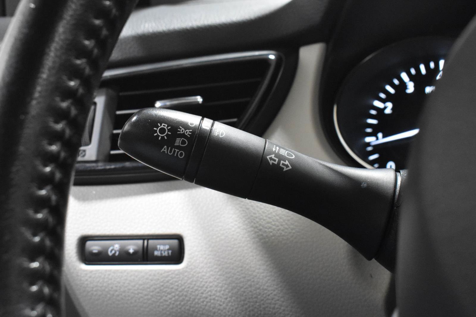 Used 2020 Nissan Rogue Sport SV w/ Technology Package FWD image 14