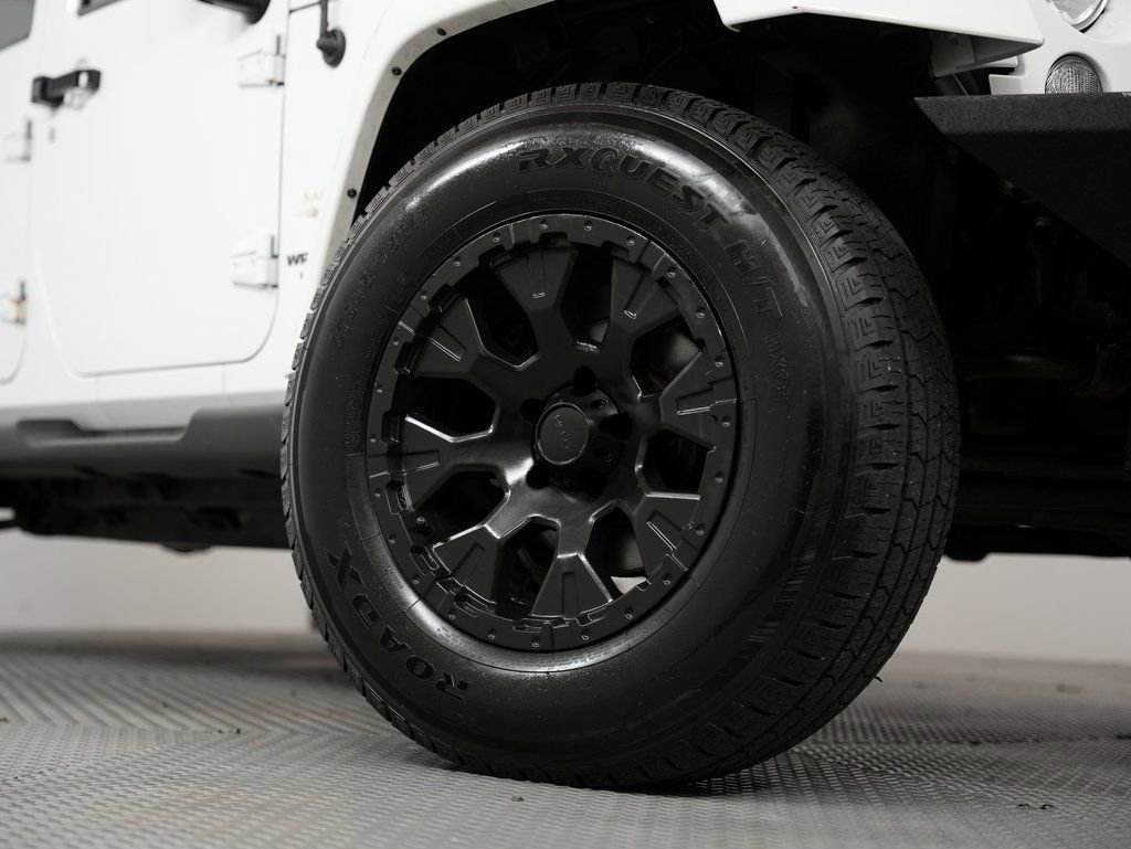 Used 2015 Jeep Wrangler Unlimited Sahara w/ Connectivity Group image 18