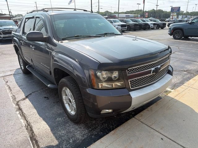 Used 2011 Chevrolet Avalanche LT w/ Luxury Package AWD/4WD image 10