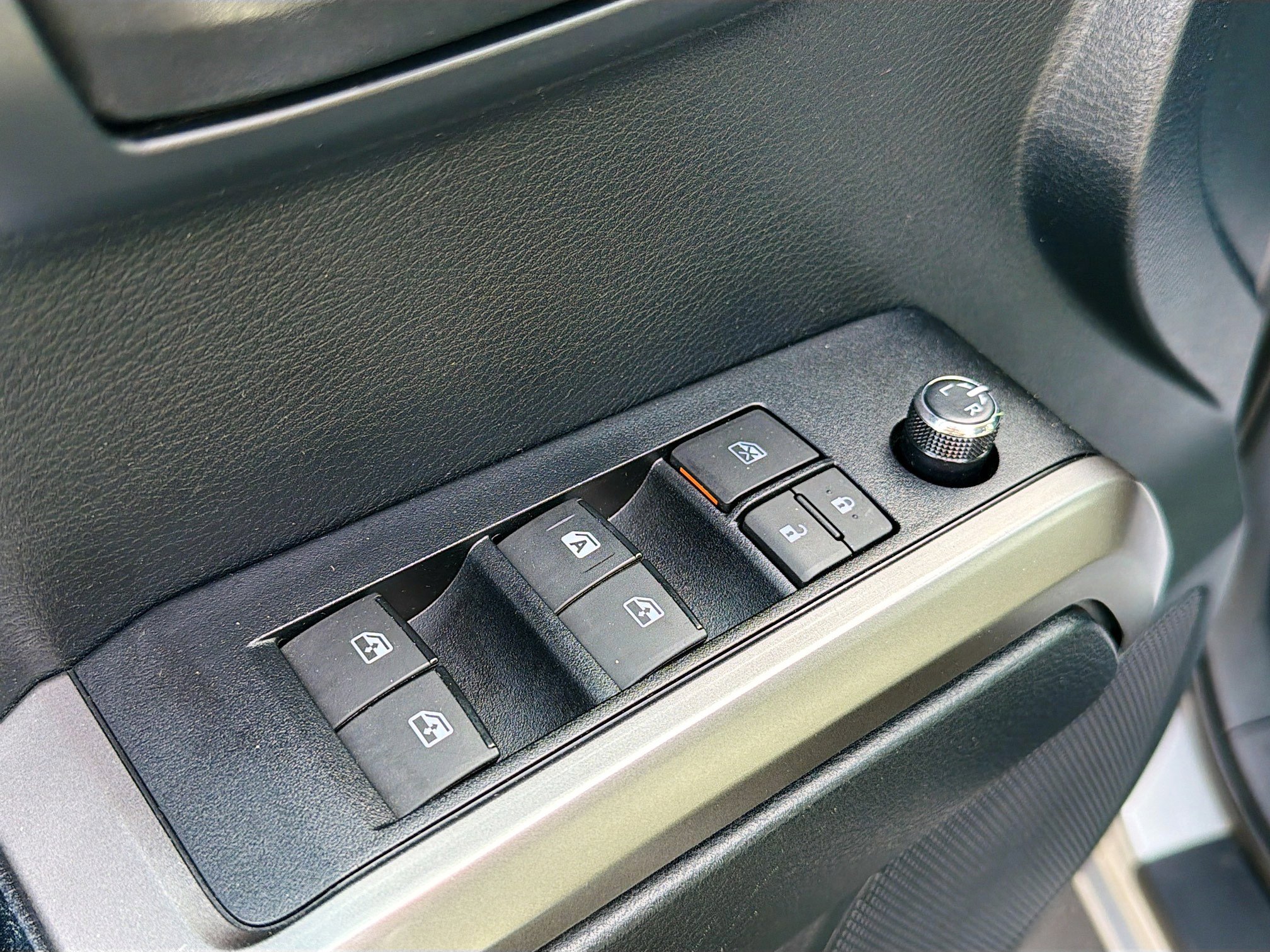 Used 2017 Toyota Tacoma SR5 w/ Tow Package image 7