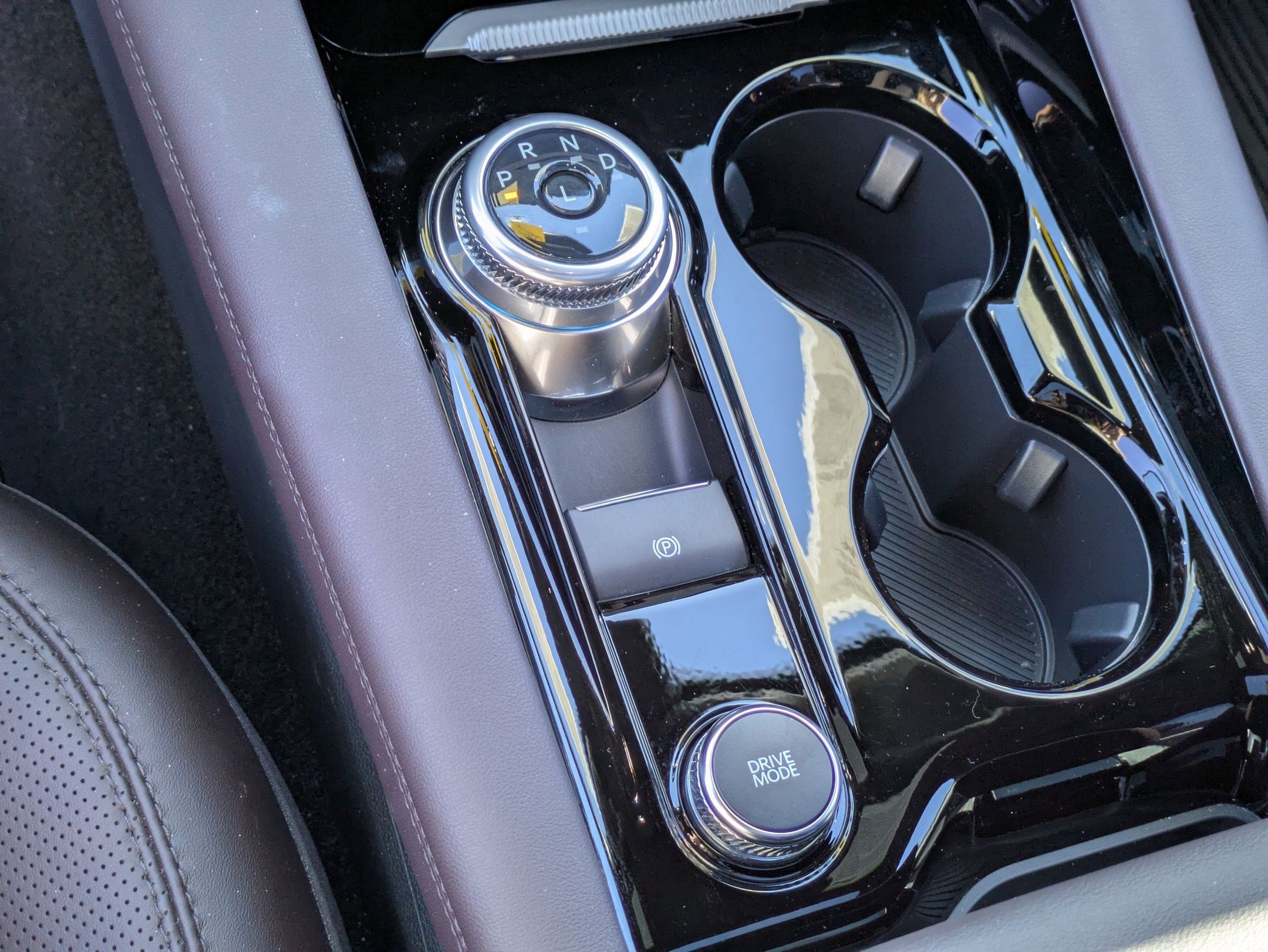 Used 2025 Ford Explorer Platinum w/ Ultimate Package image 29