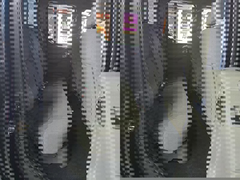 Used 2018 Nissan Frontier SV image 16