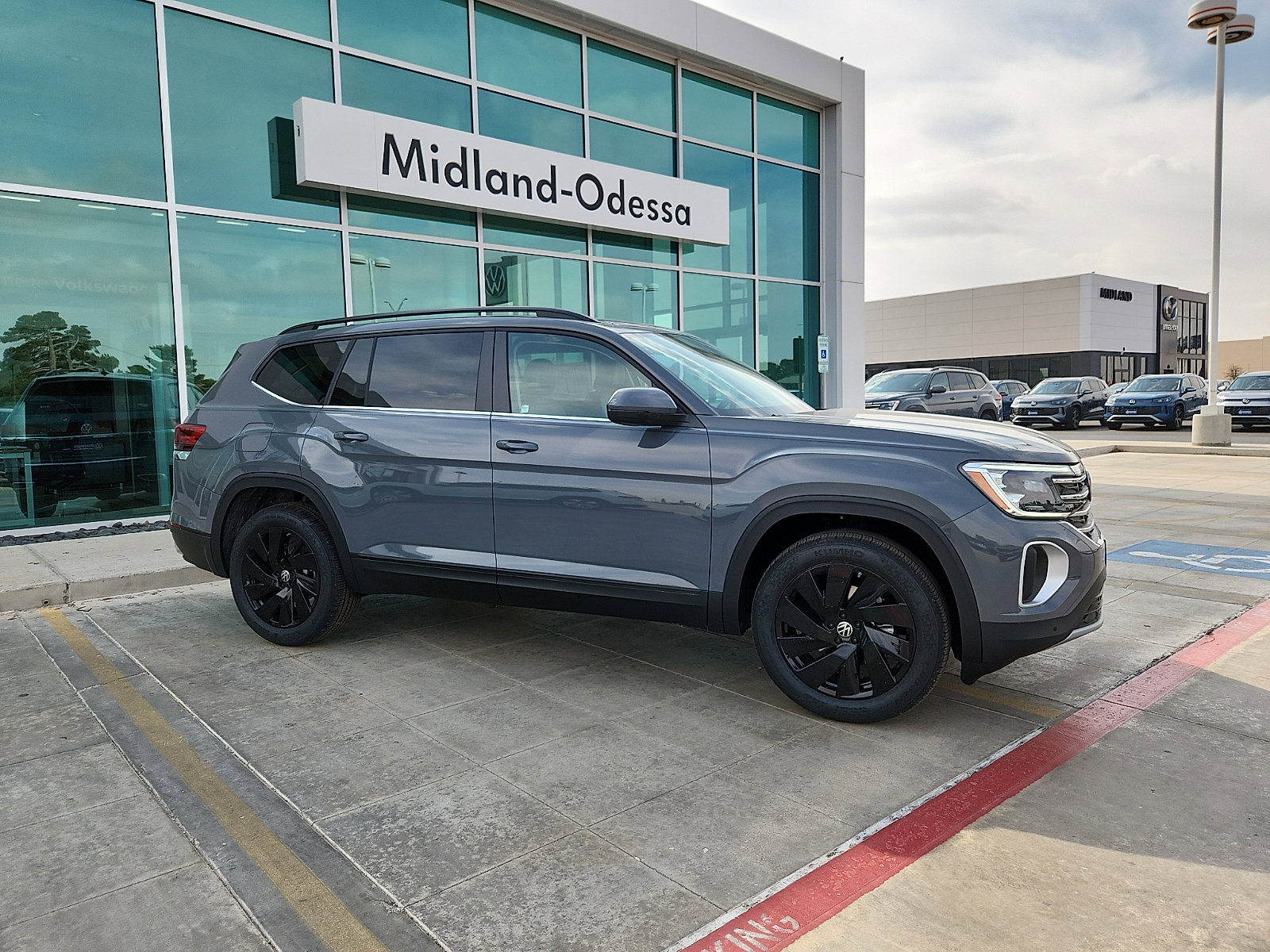 New 2026 Volkswagen Atlas SE image 8