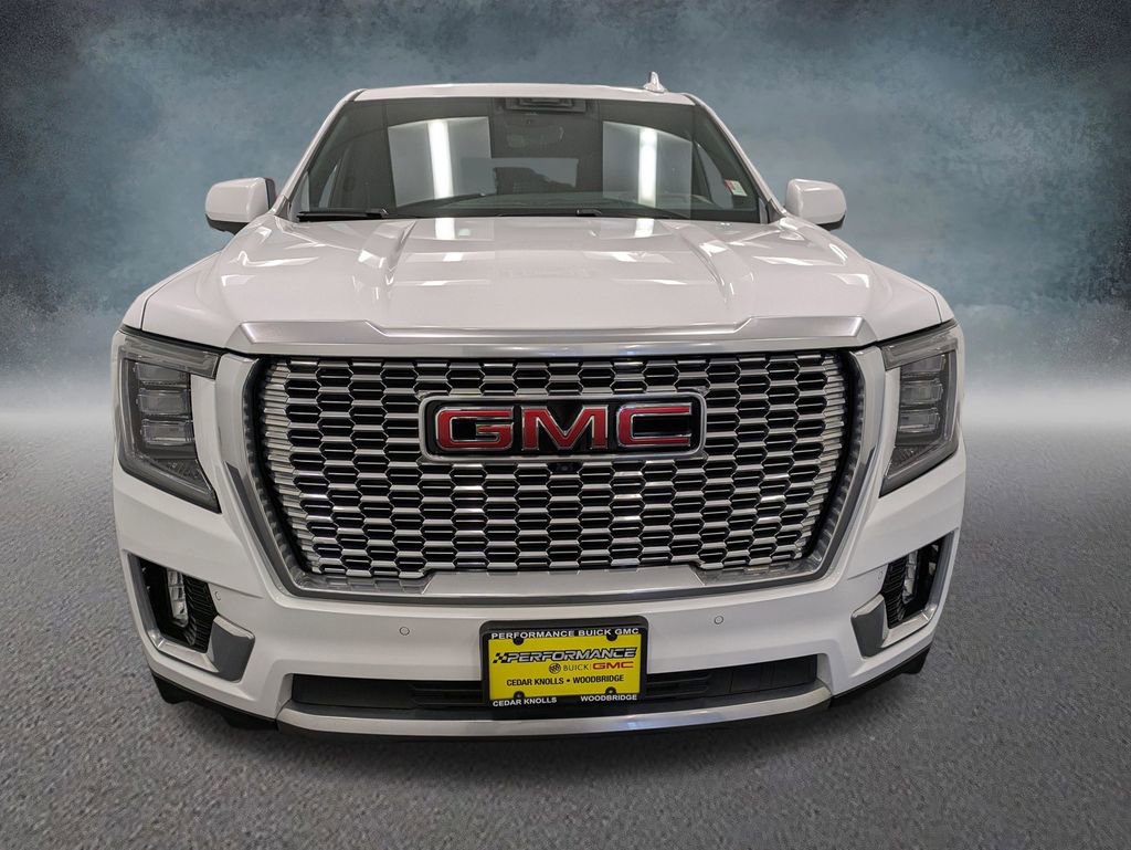 Used 2023 GMC Yukon Denali w/ Advanced Technology Package image 2