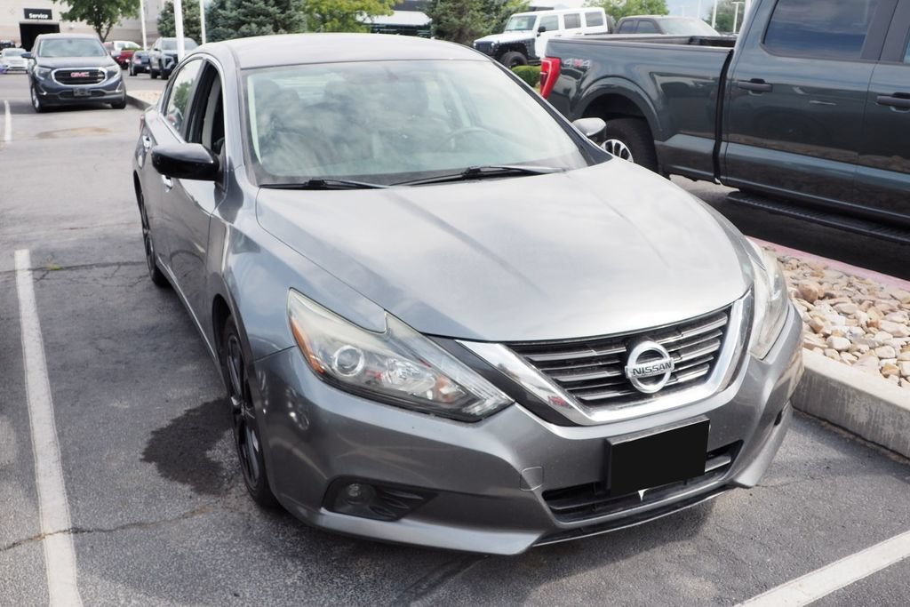 Used 2017 Nissan Altima 2.5 SR w/ Midnight Edition Package FWD image 1