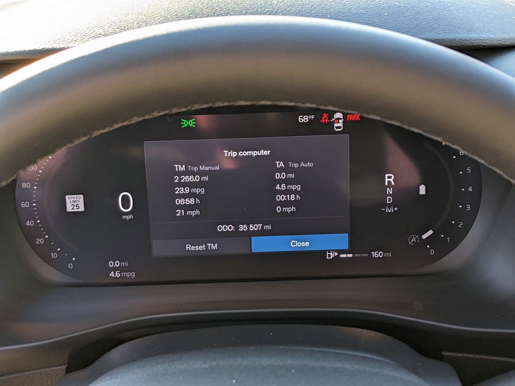 Certified 2023 Volvo XC40 B5 Plus w/ Driver Assist Package AWD/4WD image 15