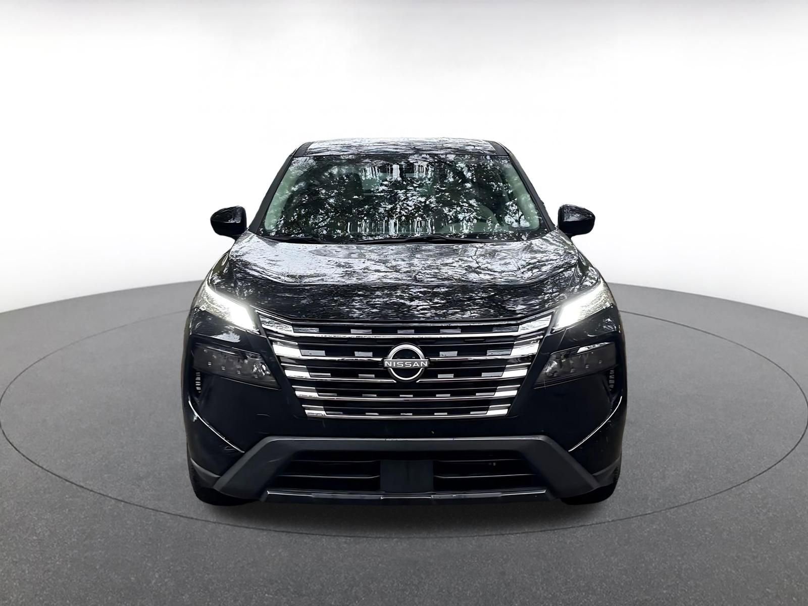 Used 2025 Nissan Rogue SV FWD image 2