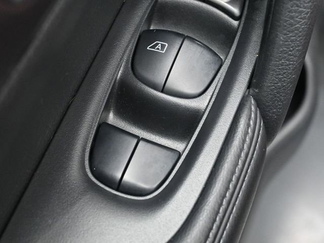 Used 2015 Nissan Rogue SV image 13