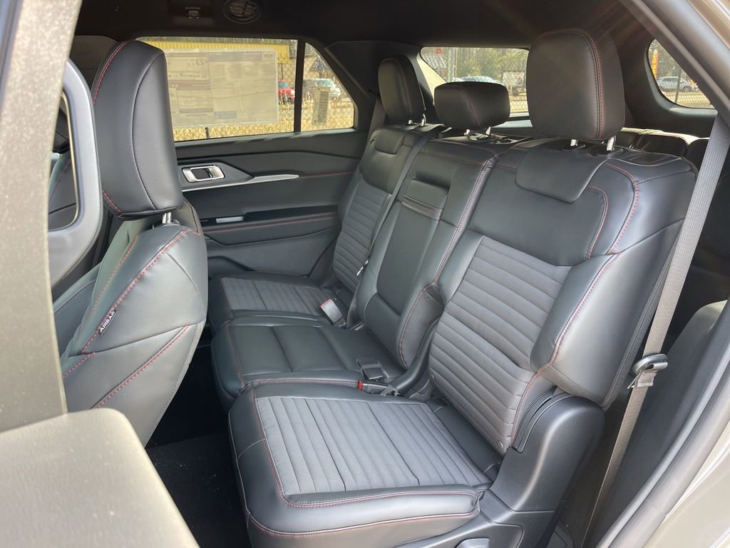 New 2026 Ford Explorer ST-Line w/ ST-Line Street Pack image 18