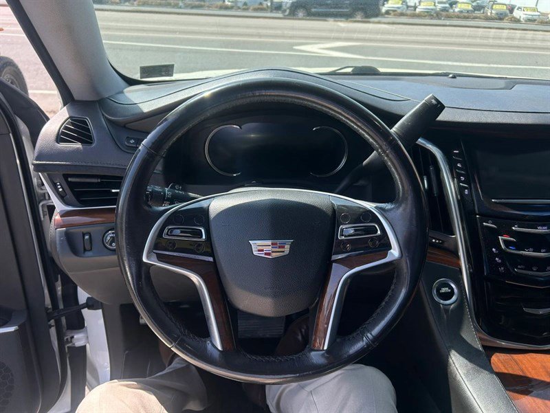 Used 2019 Cadillac Escalade ESV Luxury AWD/4WD image 10