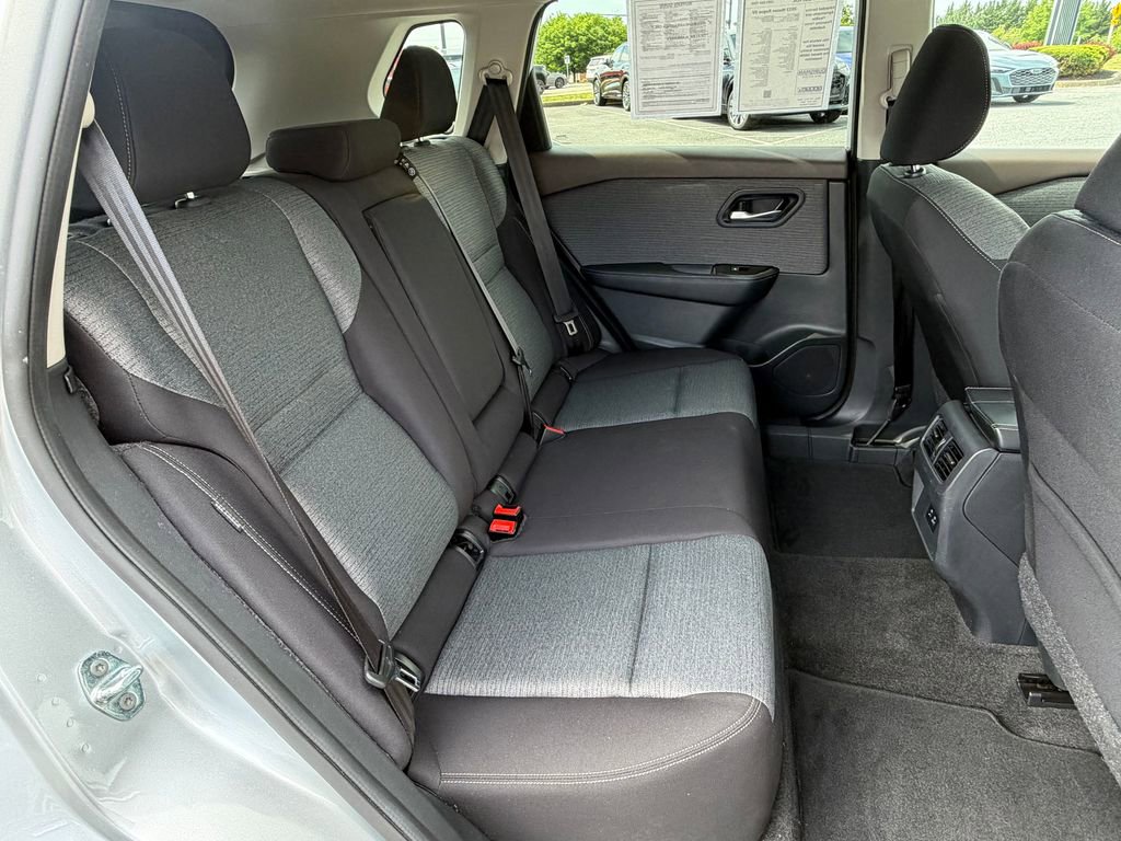 Used 2023 Nissan Rogue SV AWD/4WD image 17