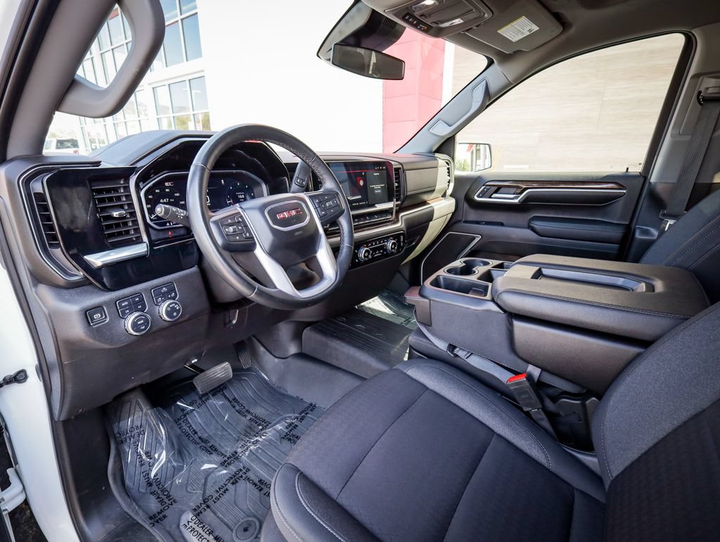 Used 2024 GMC Sierra 1500 SLE w/ X31 Off-Road Package AWD/4WD image 12