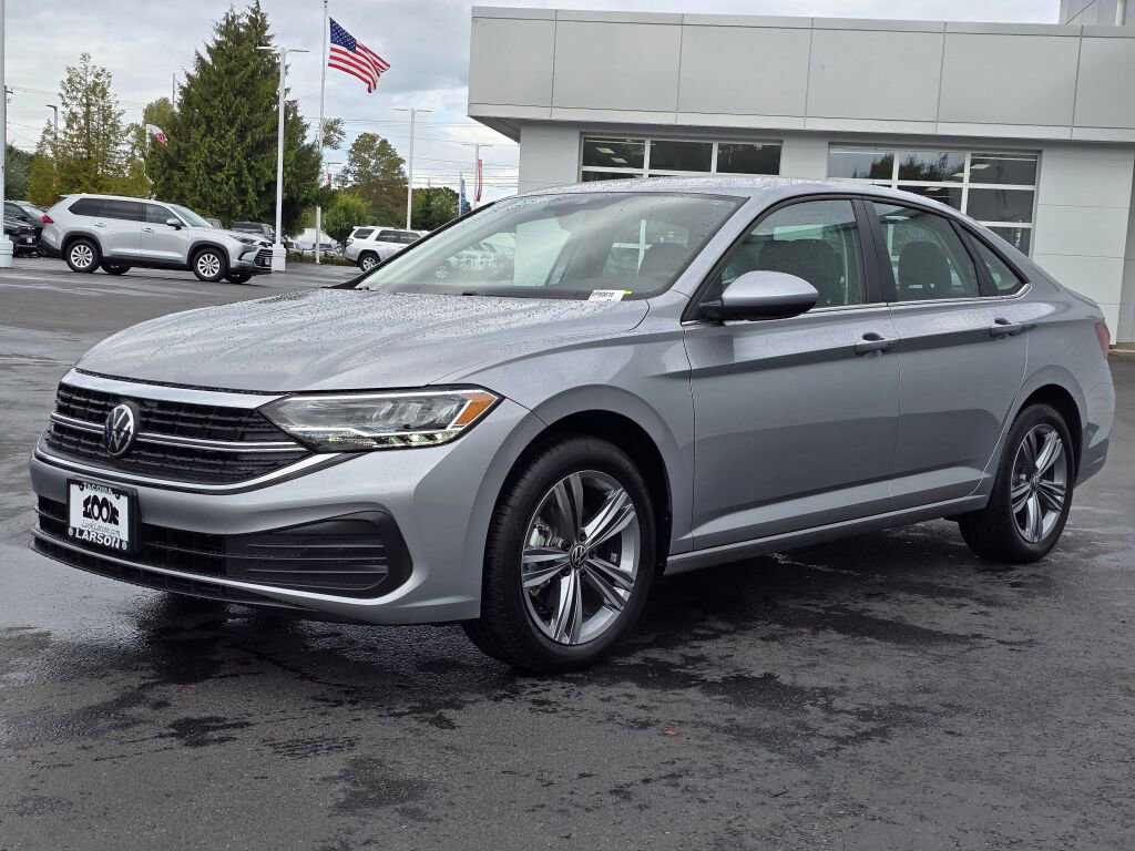 Used 2024 Volkswagen Jetta SE image 8