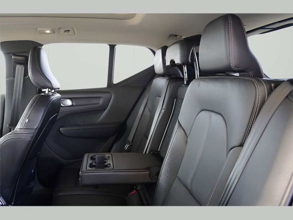 New 2025 Volvo XC40 B5 Core w/ Protection Package Premier image 19