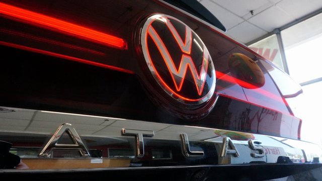 Certified 2025 Volkswagen Atlas SEL image 44