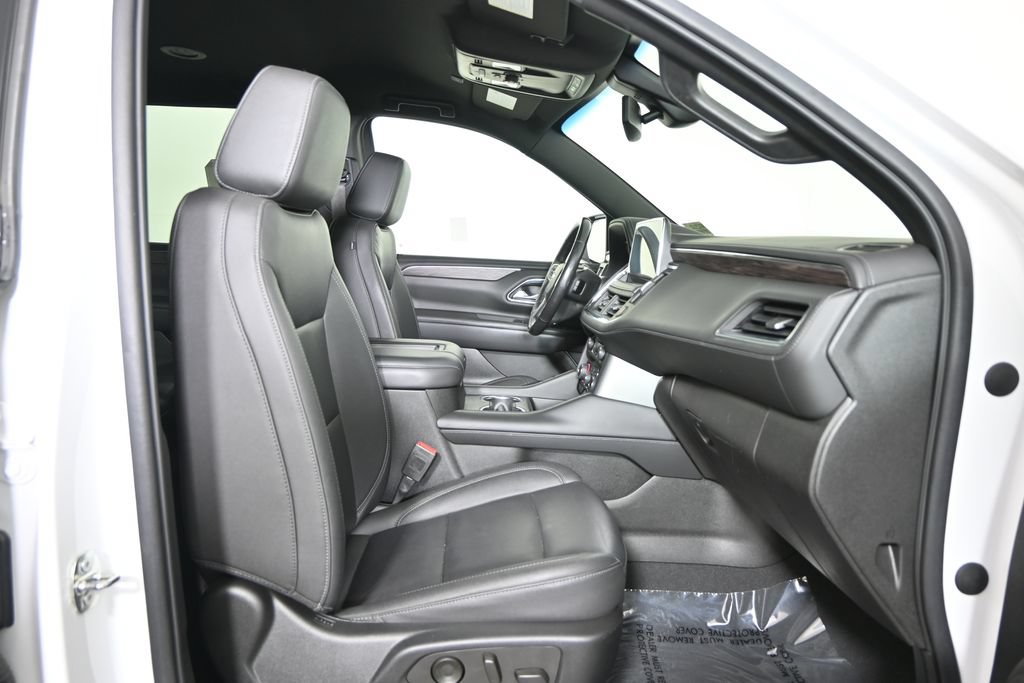 Used 2022 Chevrolet Tahoe LT w/ Luxury Package AWD/4WD image 13