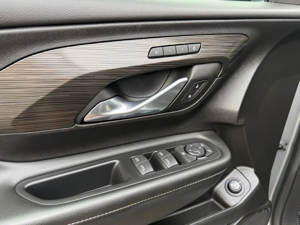 Used 2024 GMC Terrain SLT image 18