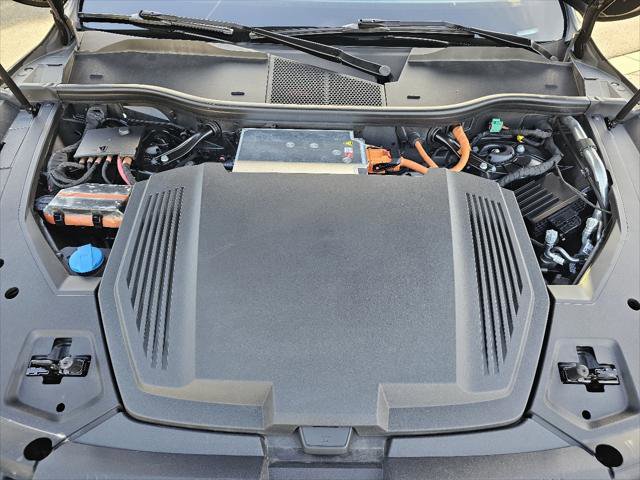 Used 2023 Audi e-tron Premium w/ Convenience Plus Package image 8