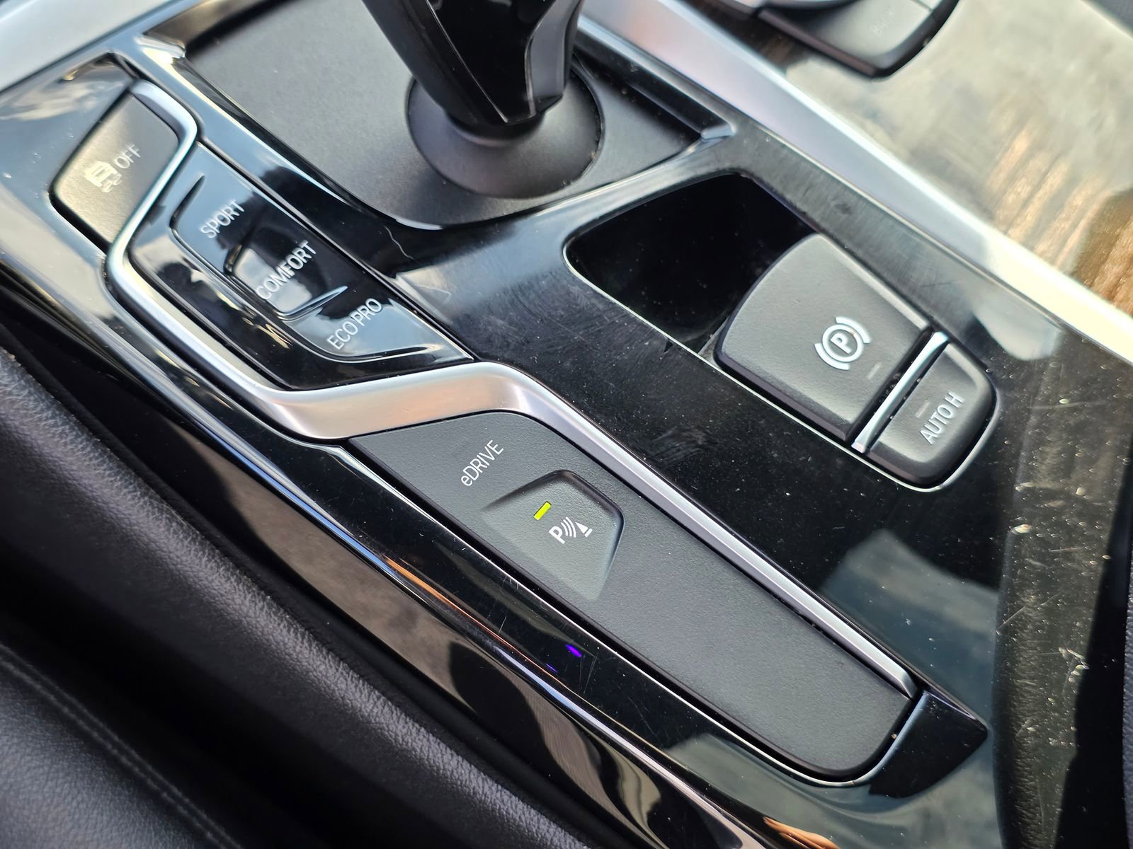 Used 2020 BMW 530e w/ Premium Package image 31