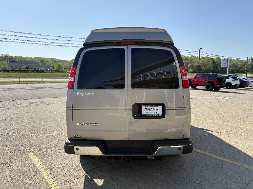 Used 2019 Chevrolet Express 2500 Extended w/ Enhanced Convenience Package RWD image 4