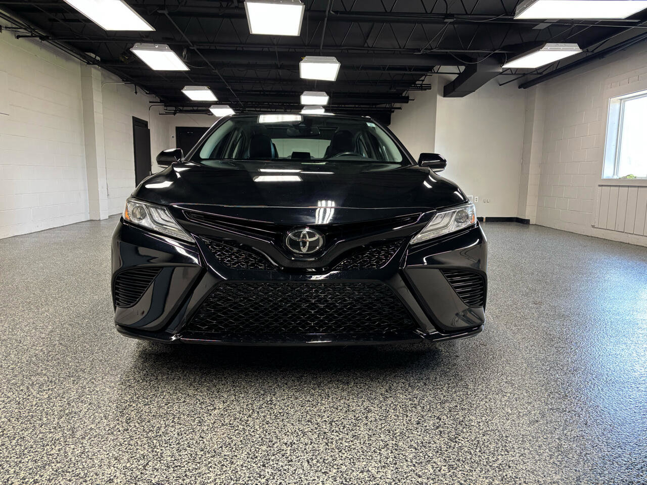 Used 2019 Toyota Camry XSE image 9