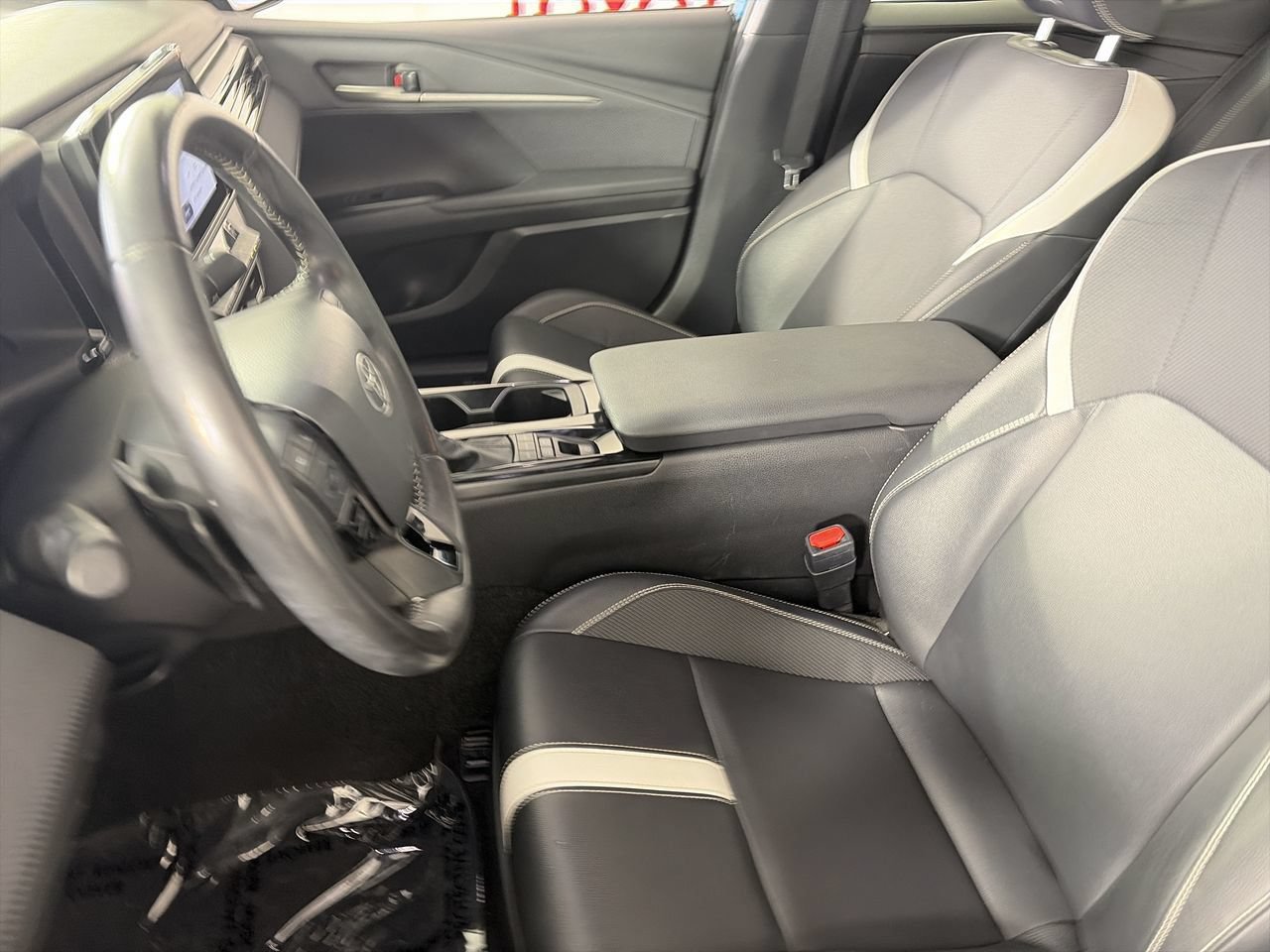 Used 2025 Toyota Camry SE FWD image 18
