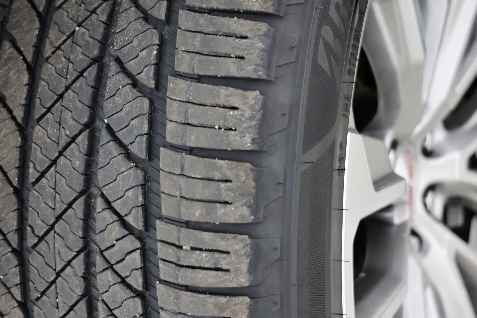 Used 2021 GMC Yukon XL Denali w/ Denali Premium Package image 16