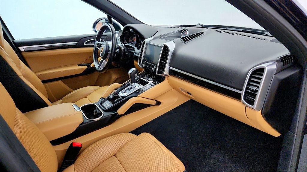 Used 2017 Porsche Cayenne S w/ Premium Package AWD/4WD image 25