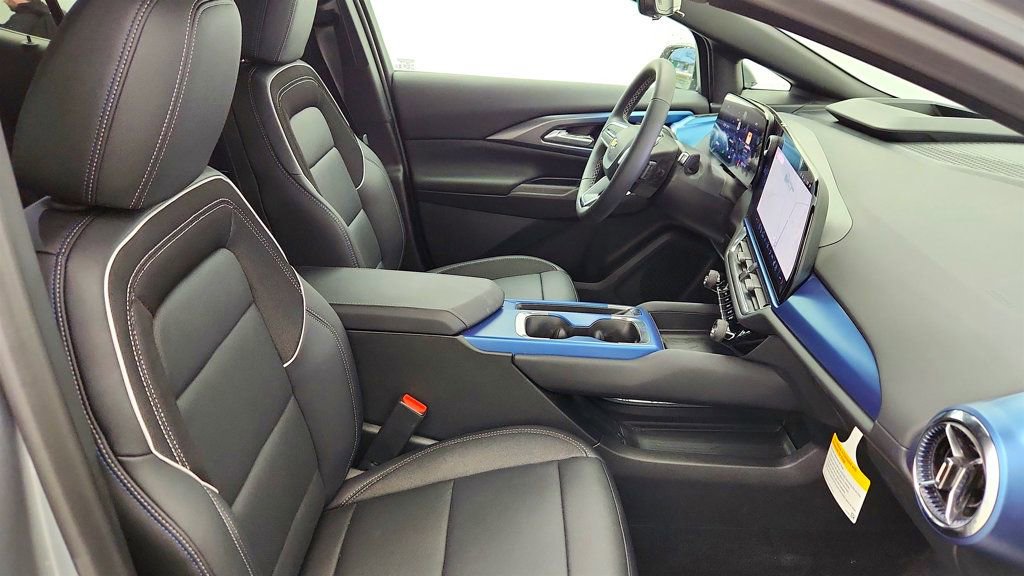 Used 2026 Chevrolet Equinox EV LT w/ Convenience Package II image 22
