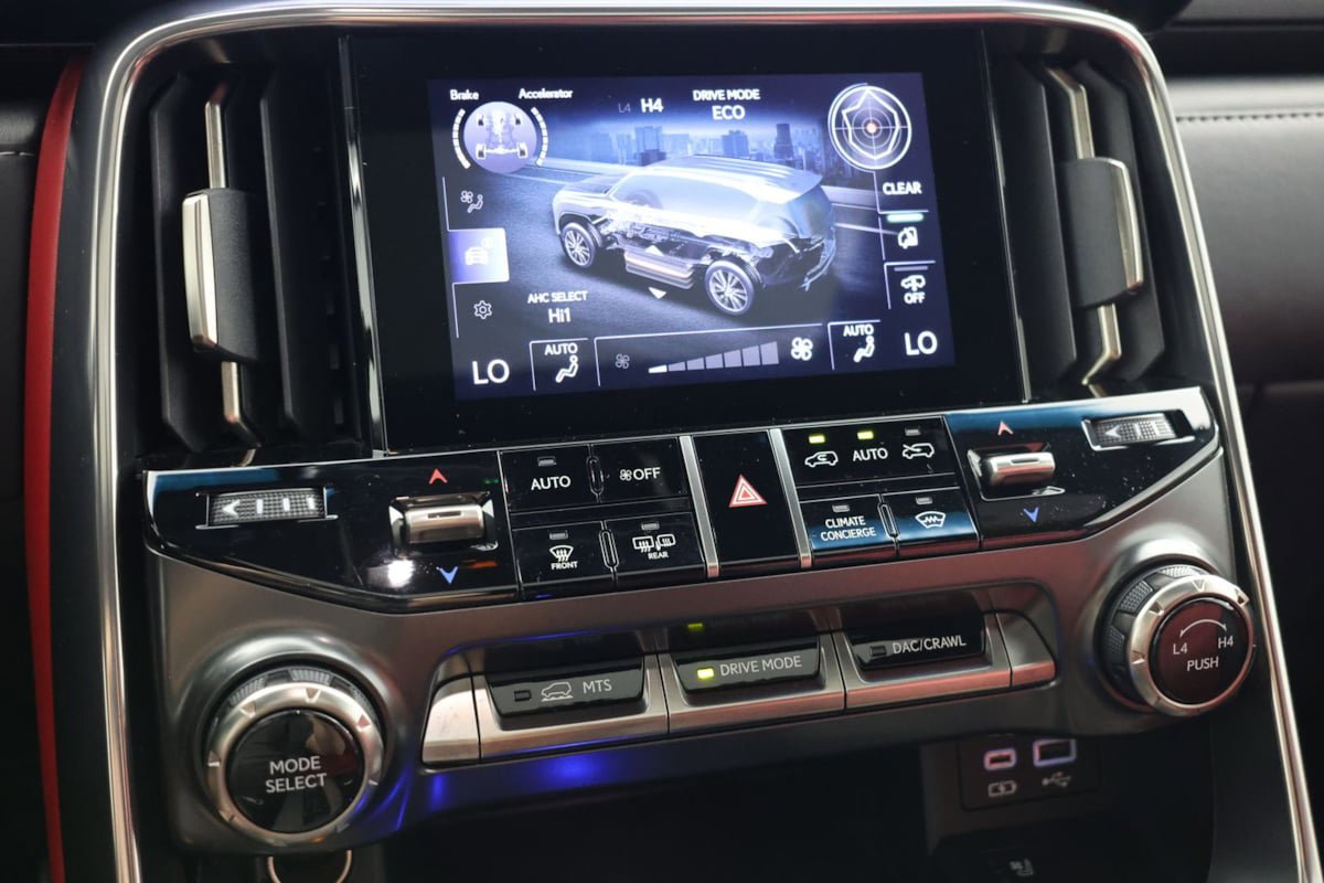 Used 2023 Lexus LX 600 F Sport w/ Accessory Package (Z1) AWD/4WD image 33