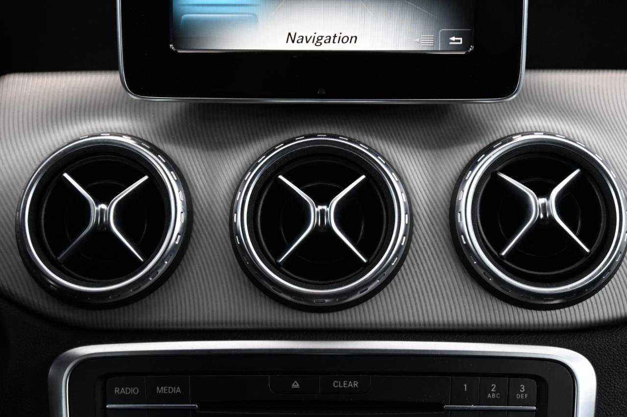 Used 2016 Mercedes-Benz GLA 250 4MATIC image 27