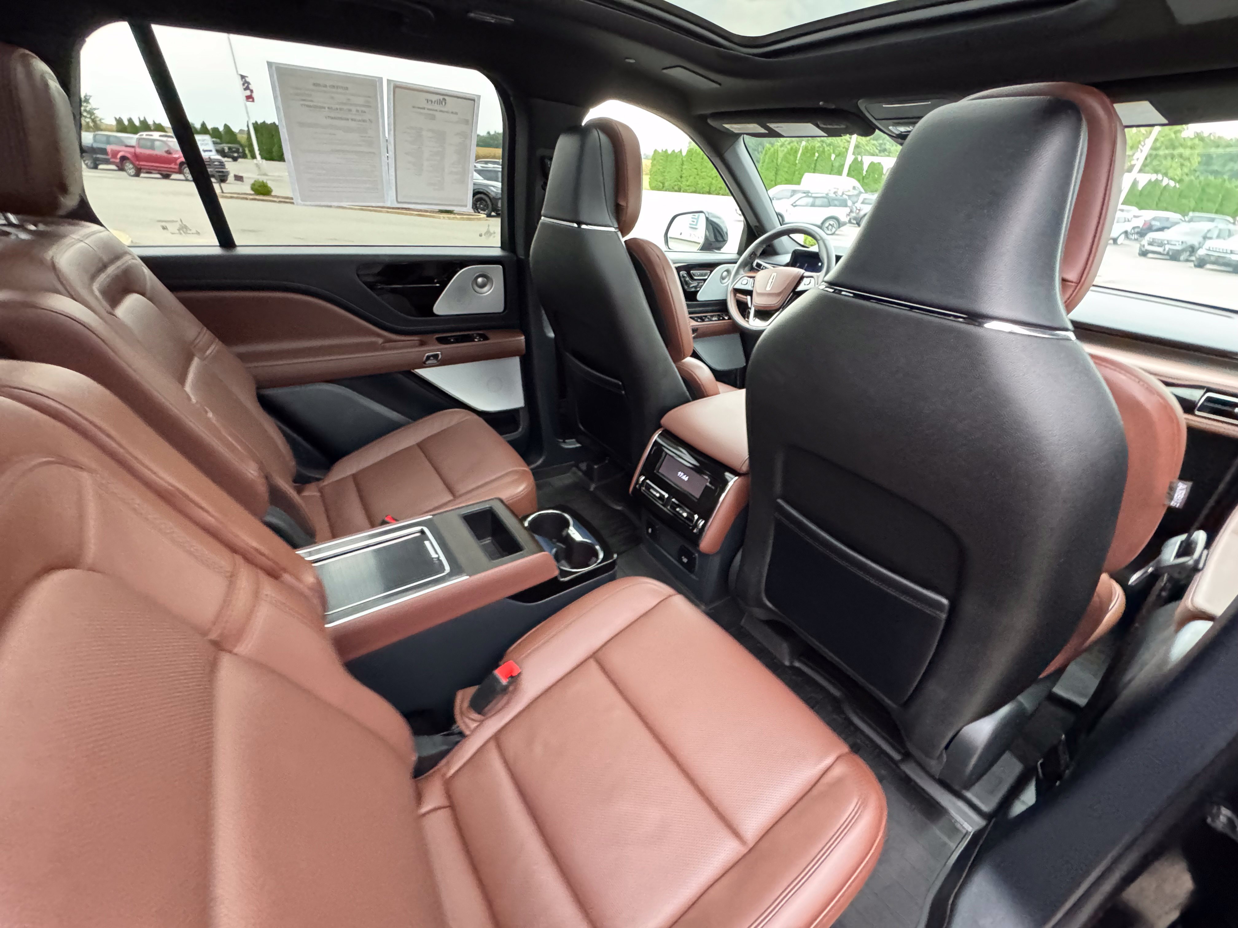 Used 2026 Lincoln Aviator Reserve AWD/4WD image 16
