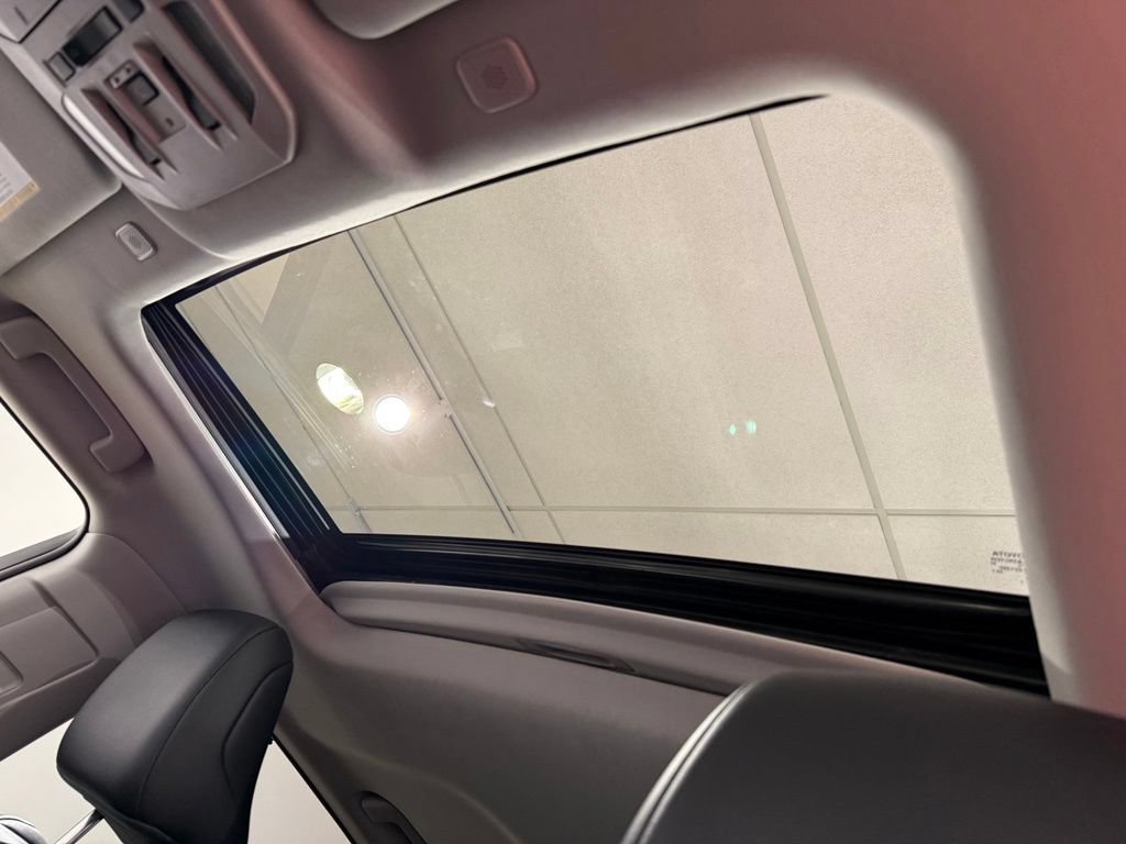 Certified 2025 Toyota Highlander XLE AWD/4WD image 18