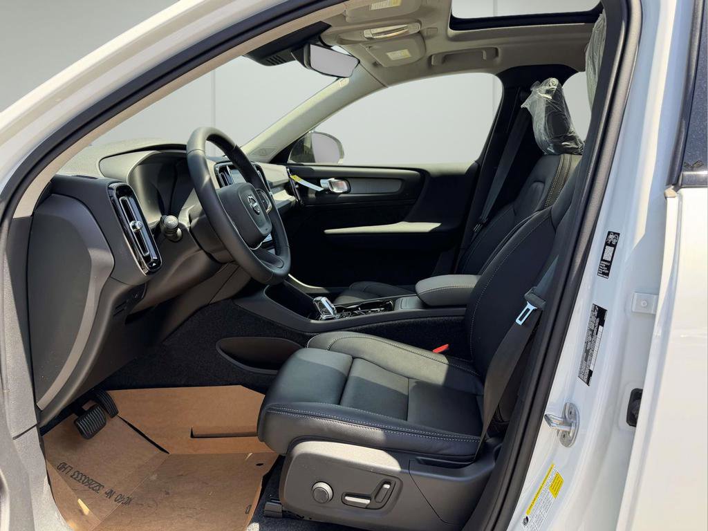 New 2026 Volvo XC40 B5 Plus w/ Protection Package Premier AWD/4WD image 15