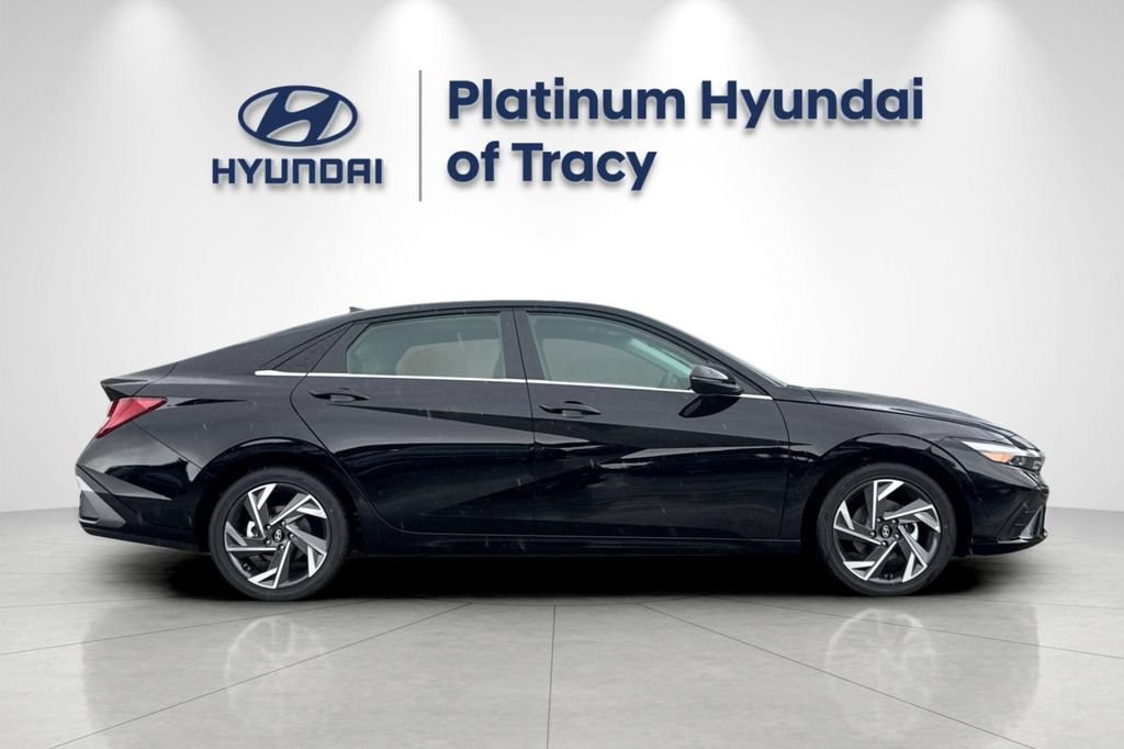 New 2026 Hyundai Elantra Limited FWD image 3