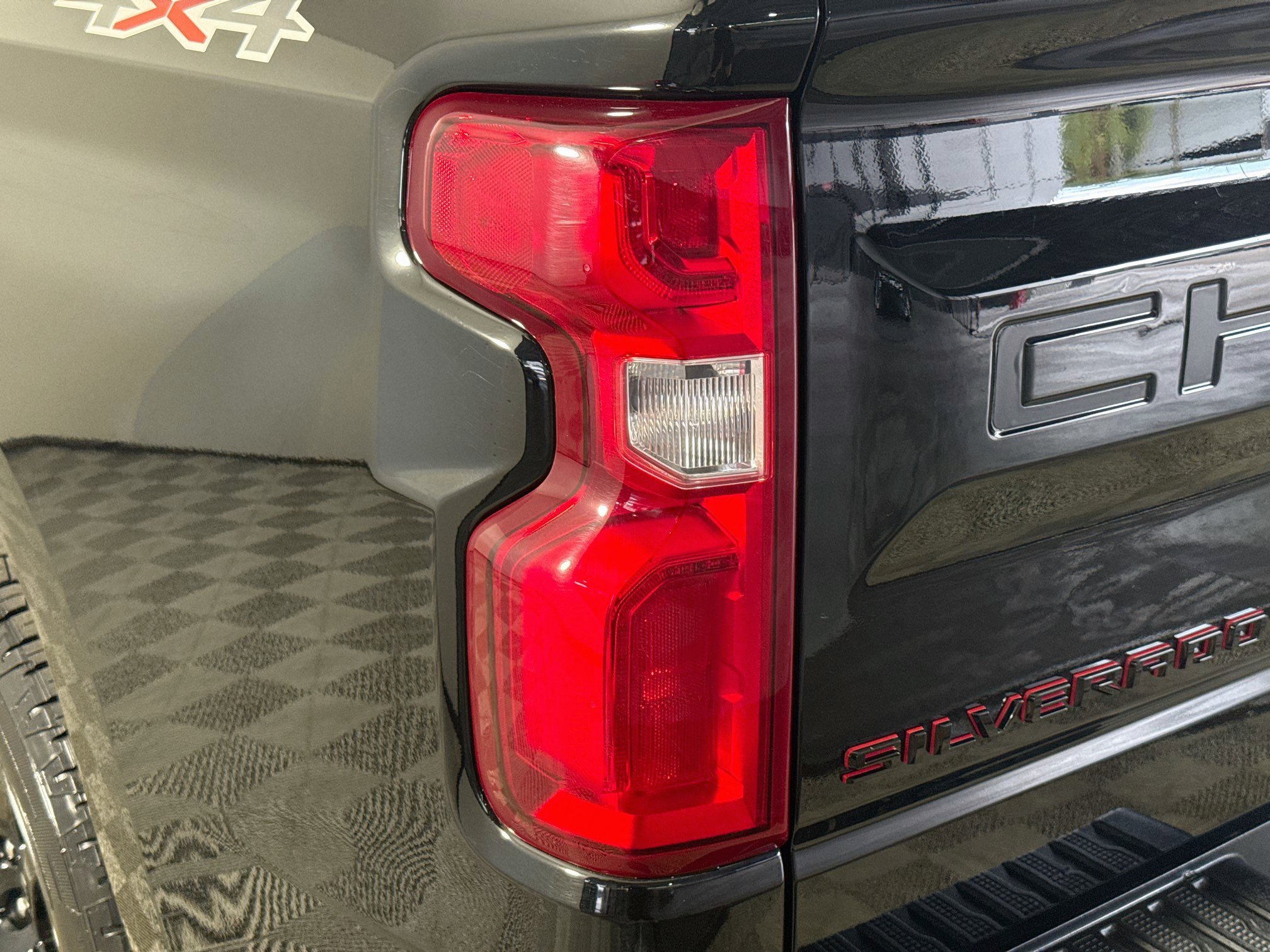 Used 2021 Chevrolet Silverado 1500 RST w/ Redline Edition AWD/4WD image 36